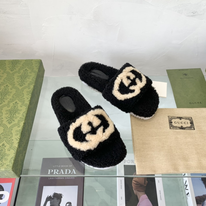 G*u*i slipper