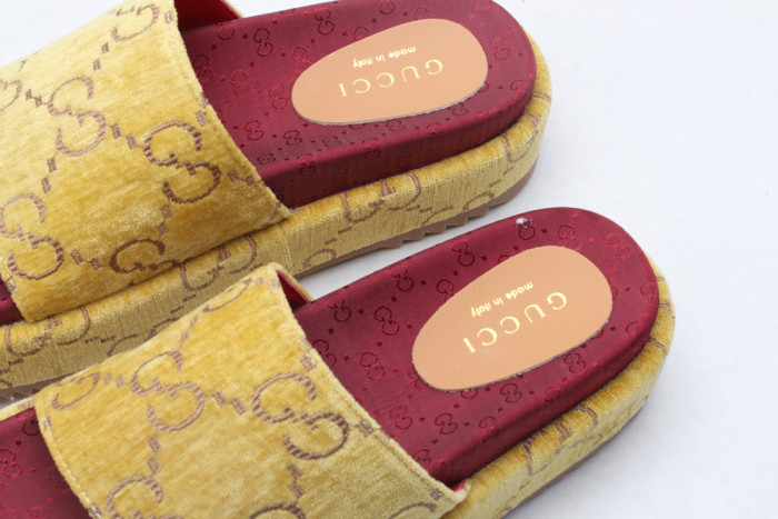 G*u*i slippers
