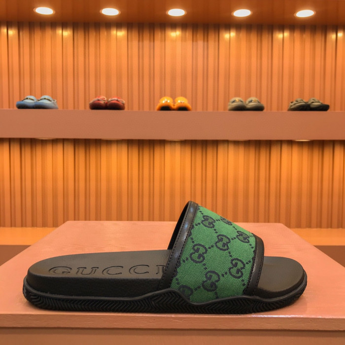 G*u*i slippers