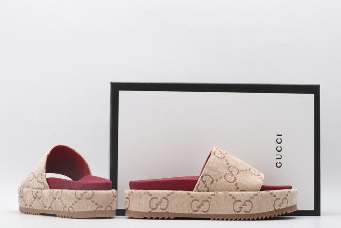 G*u*i slippers