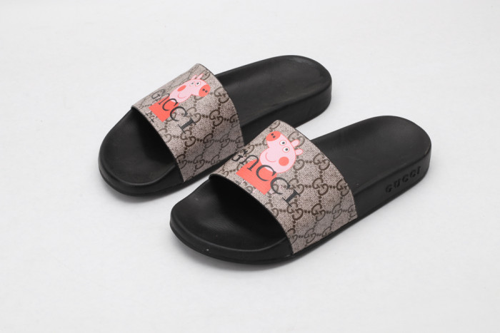 G*u*i slippers