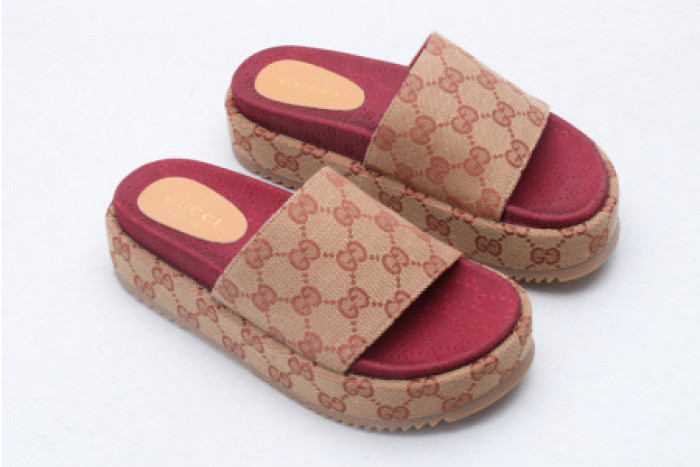 G*u*i slippers