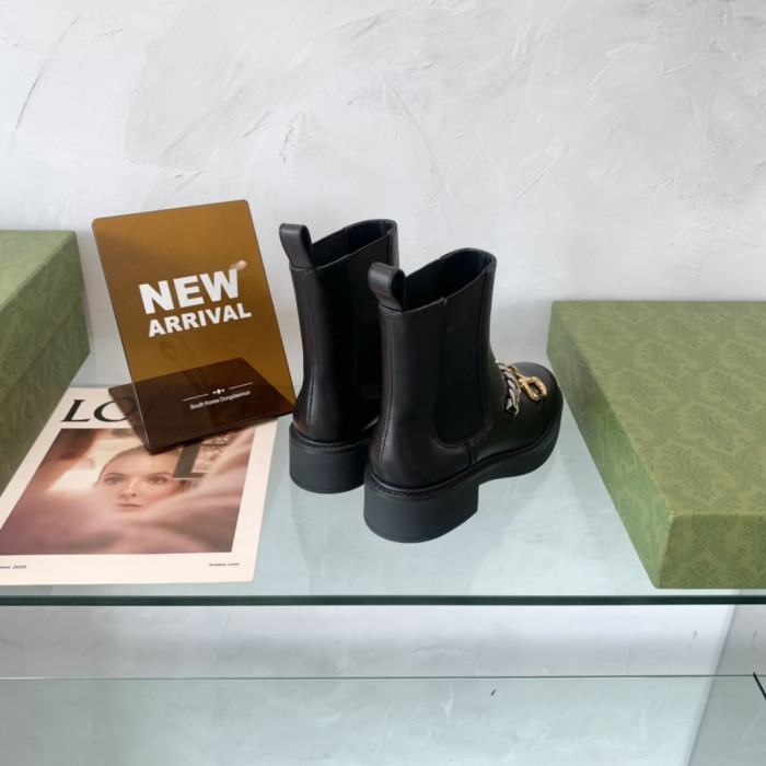 G*u*i boots