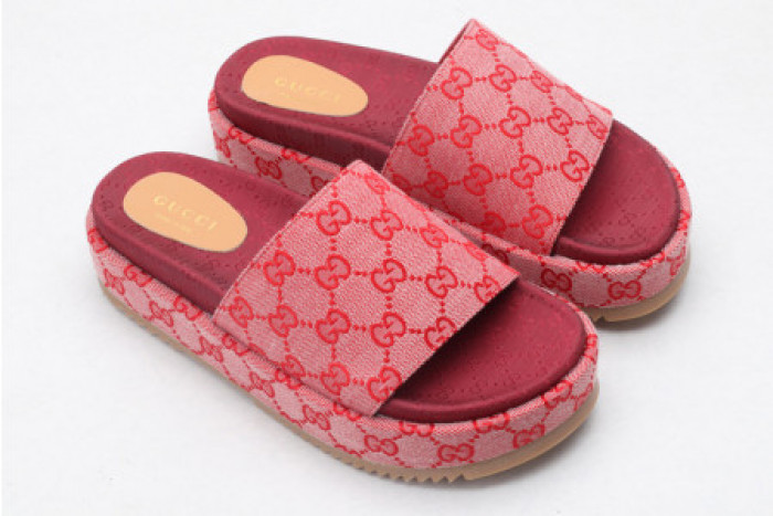 G*u*i slippers