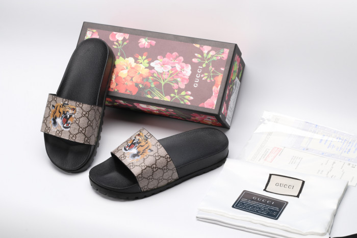 G*u*i slippers