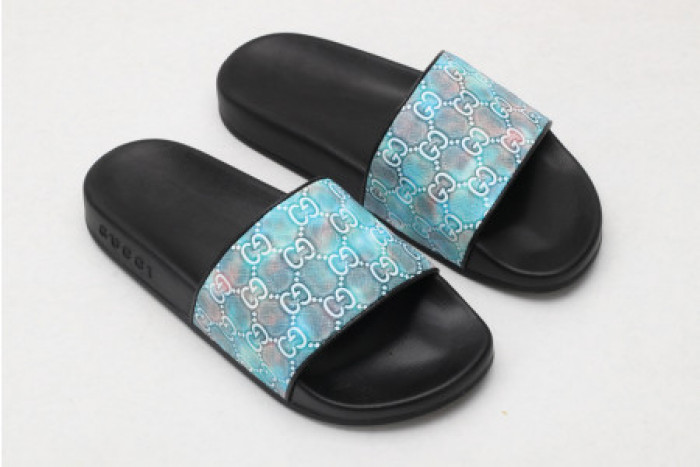 G*u*i slippers