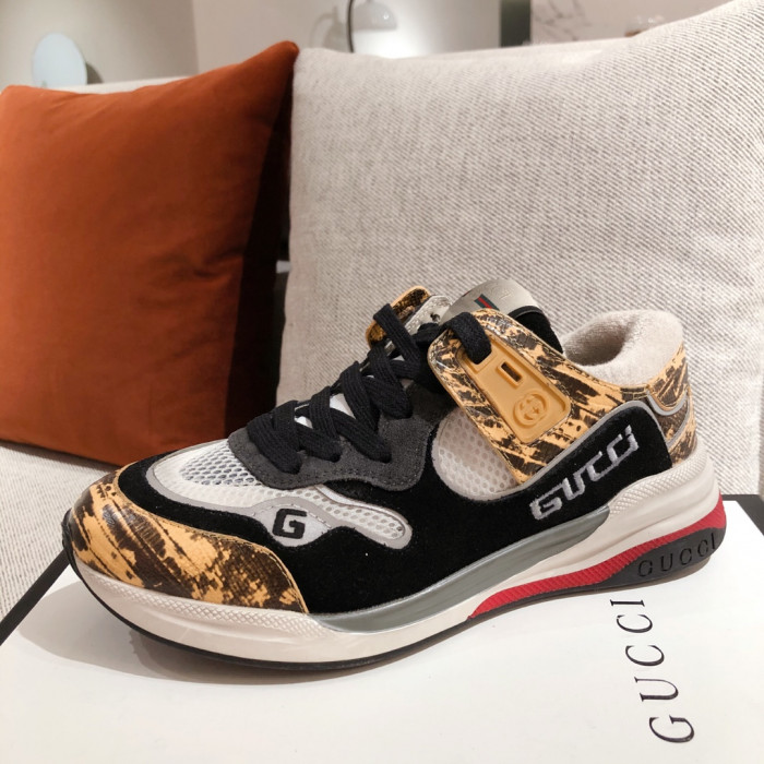 G*u*i mid sneaker