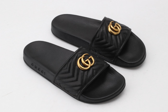 G*u*i slippers