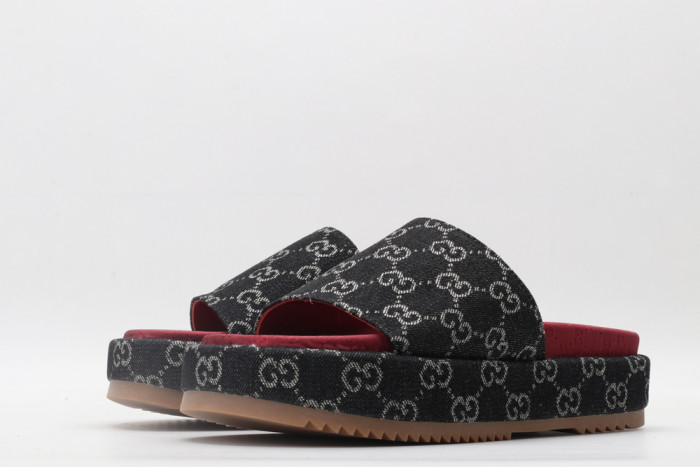 G*u*i slippers
