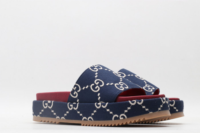 G*u*i slippers