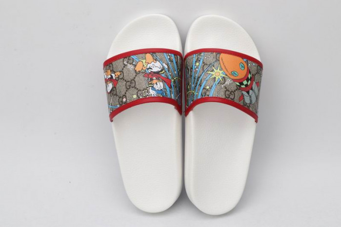 G*u*i slippers