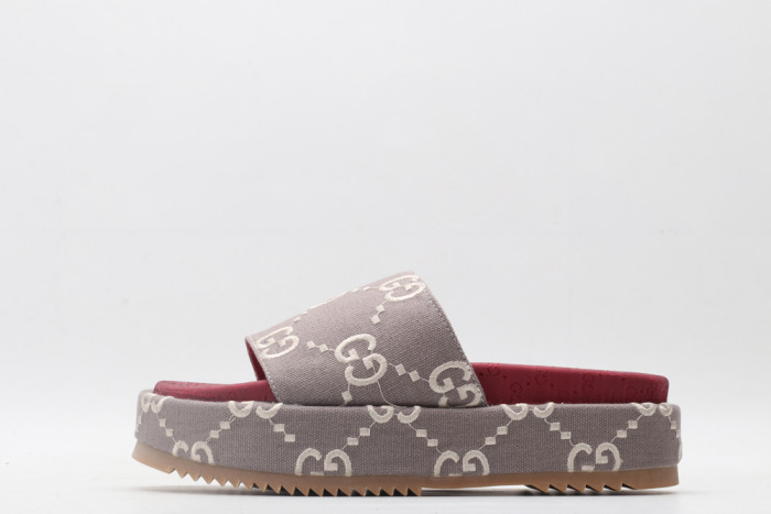 G*u*i slippers