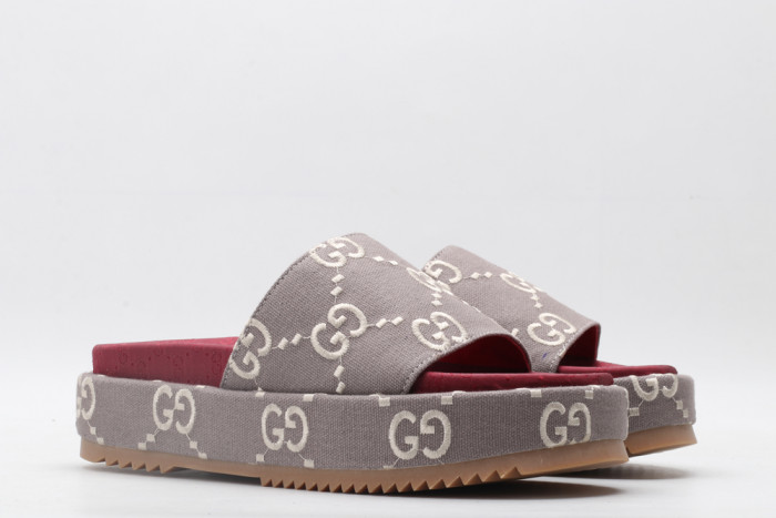 G*u*i slippers