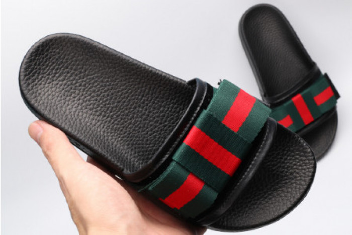 G*u*i slippers