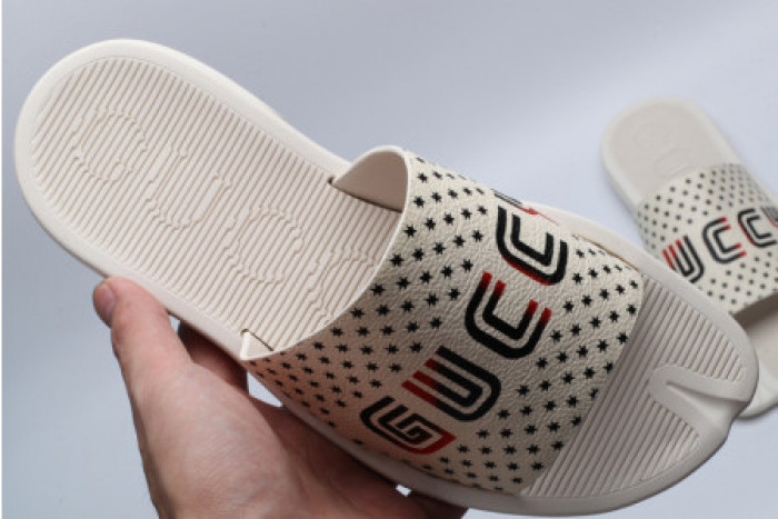 G*u*i slippers