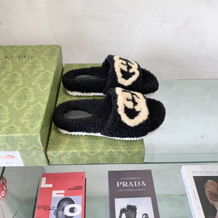 G*u*i slipper