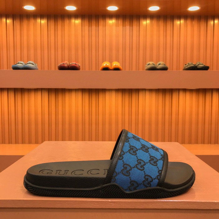 G*u*i slippers