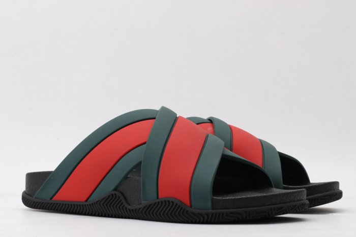 G*u*i slippers
