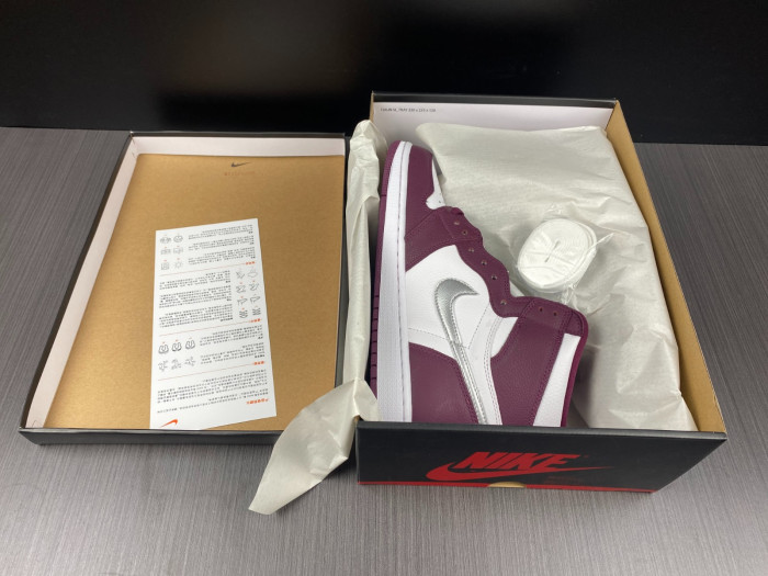 Air Jordan 1 High OG “Bordeaux” 555088-611