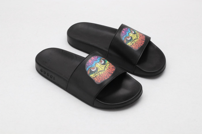 G*u*i slippers