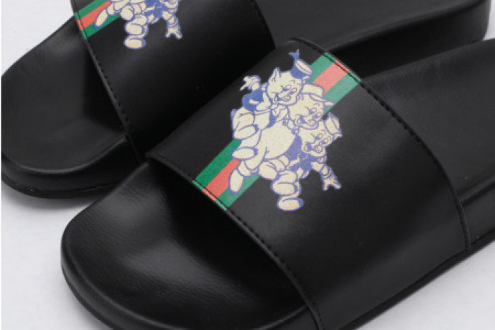 G*u*i slippers