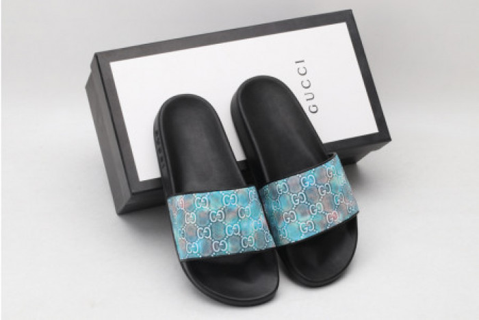 G*u*i slippers
