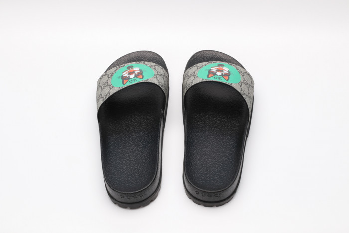 G*u*i slippers