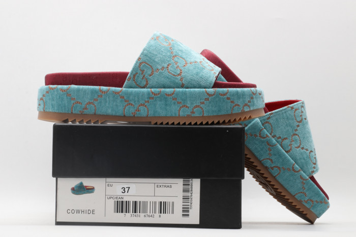 G*u*i slippers