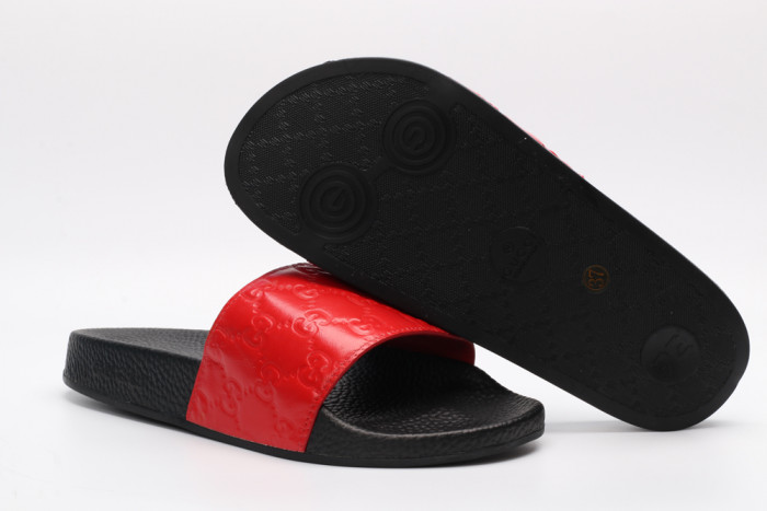 G*u*i slippers