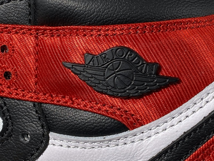 Air Jordan 1 Retro High “Satin Black Toe” CD0461-016