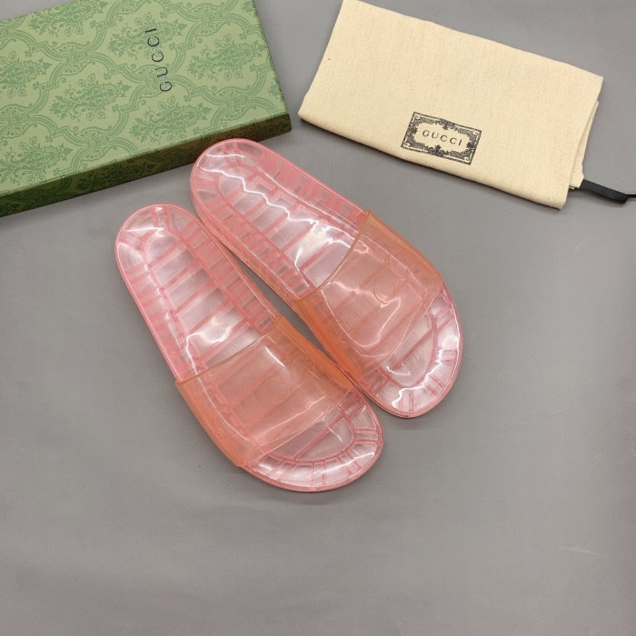 G*u*i slippers