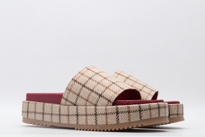 G*u*i slippers