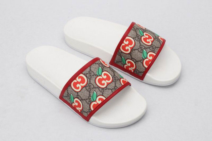 G*u*i slippers