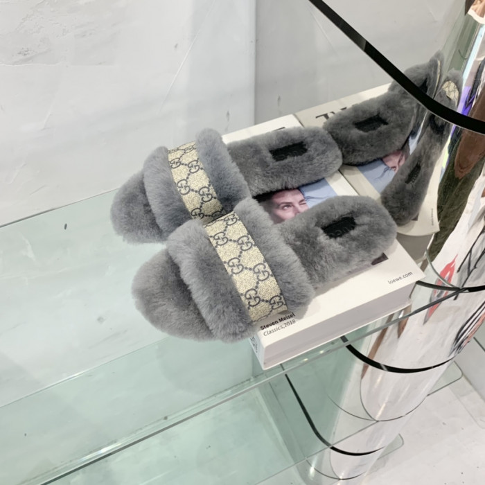 G*u*i slipper