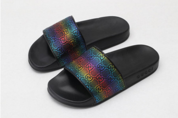 G*u*i slippers