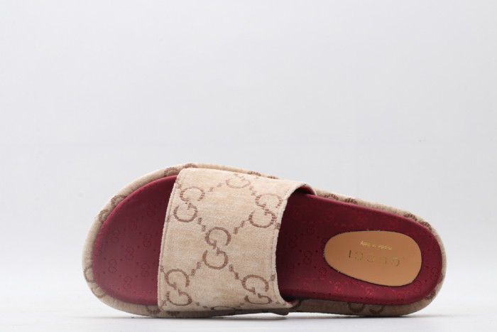 G*u*i slippers