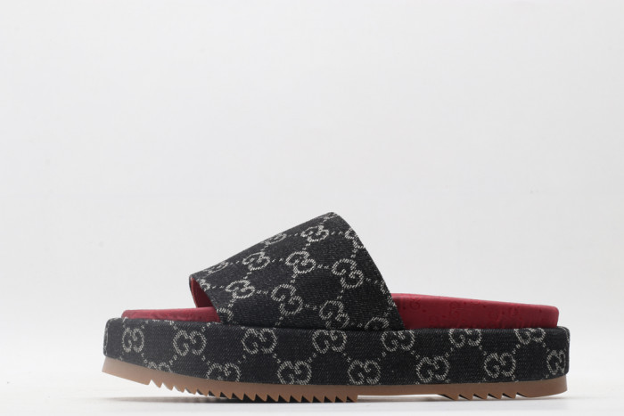 G*u*i slippers