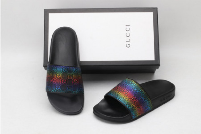 G*u*i slippers