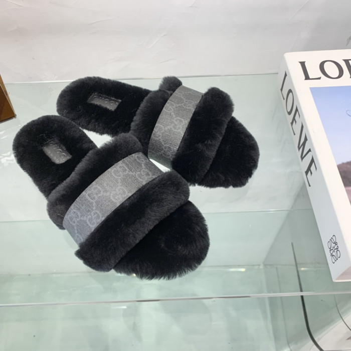 G*u*i slipper