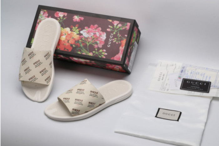 G*u*i slippers