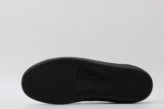 G*u*i low-top sneaker