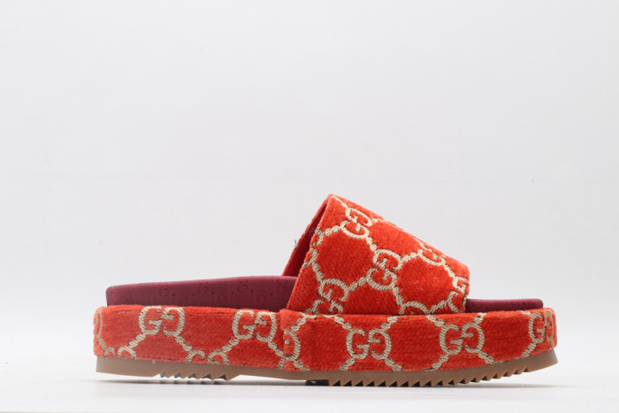 G*u*i slippers
