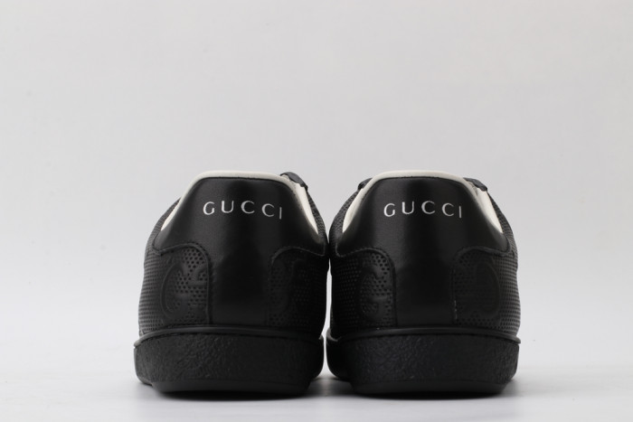 G*u*i low-top sneaker