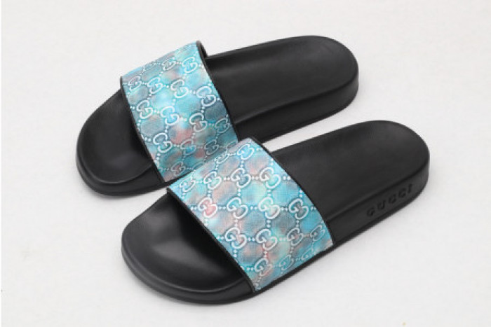 G*u*i slippers