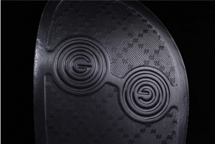 G*u*i slippers