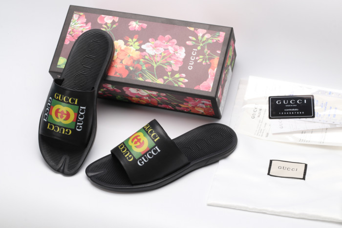 G*u*i slippers