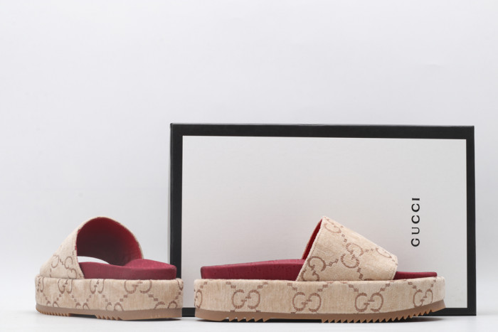 G*u*i slippers