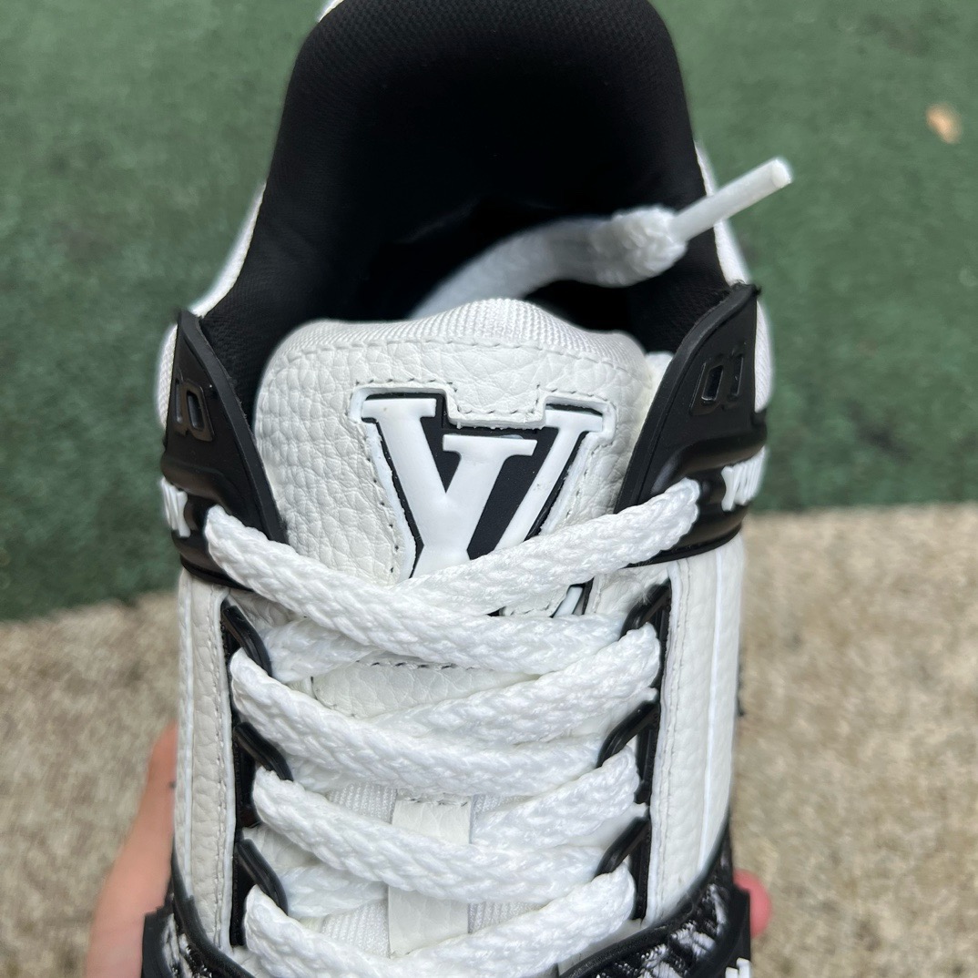 LV TRAINER MAXI White and black denim