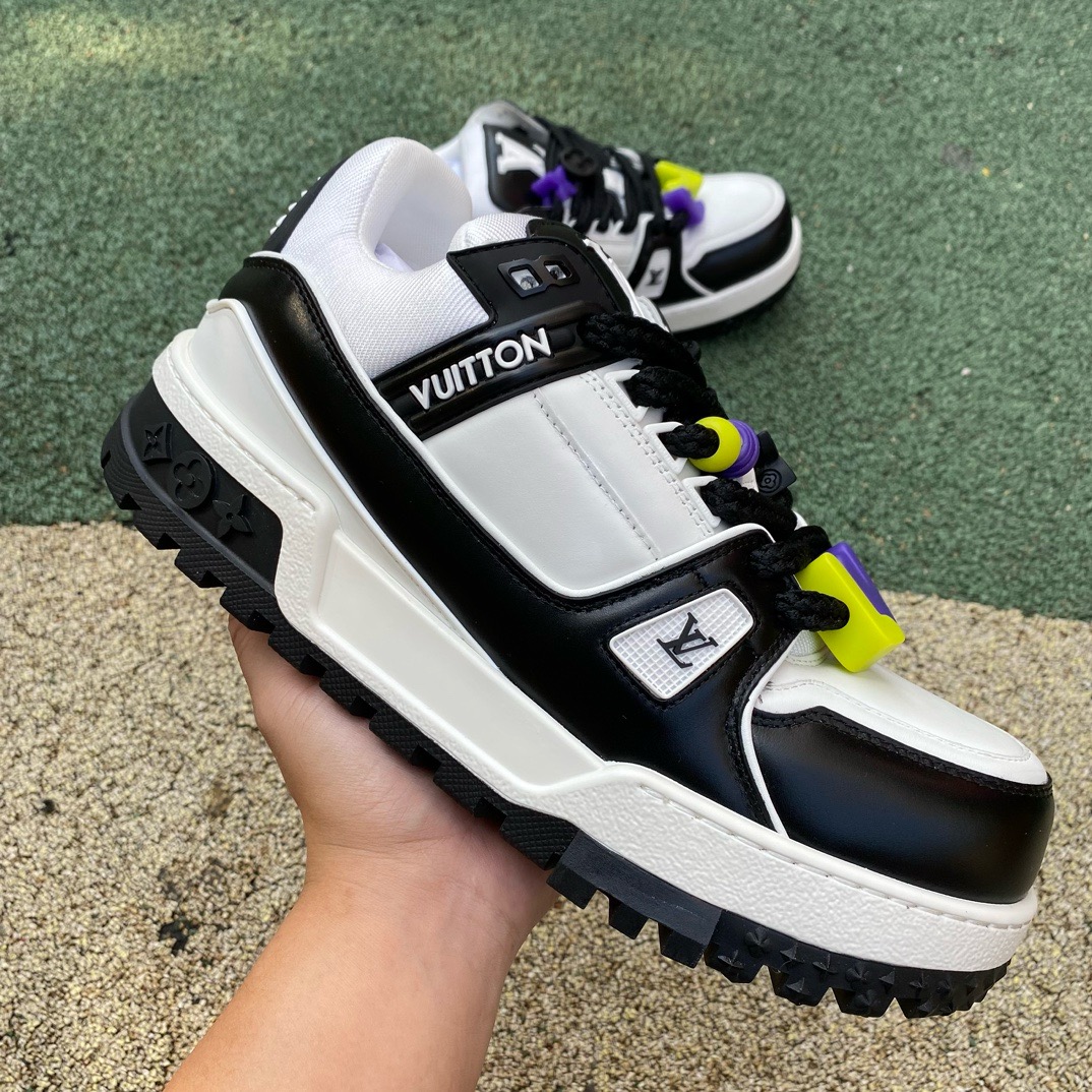 LV TRAINER MAXI black and white