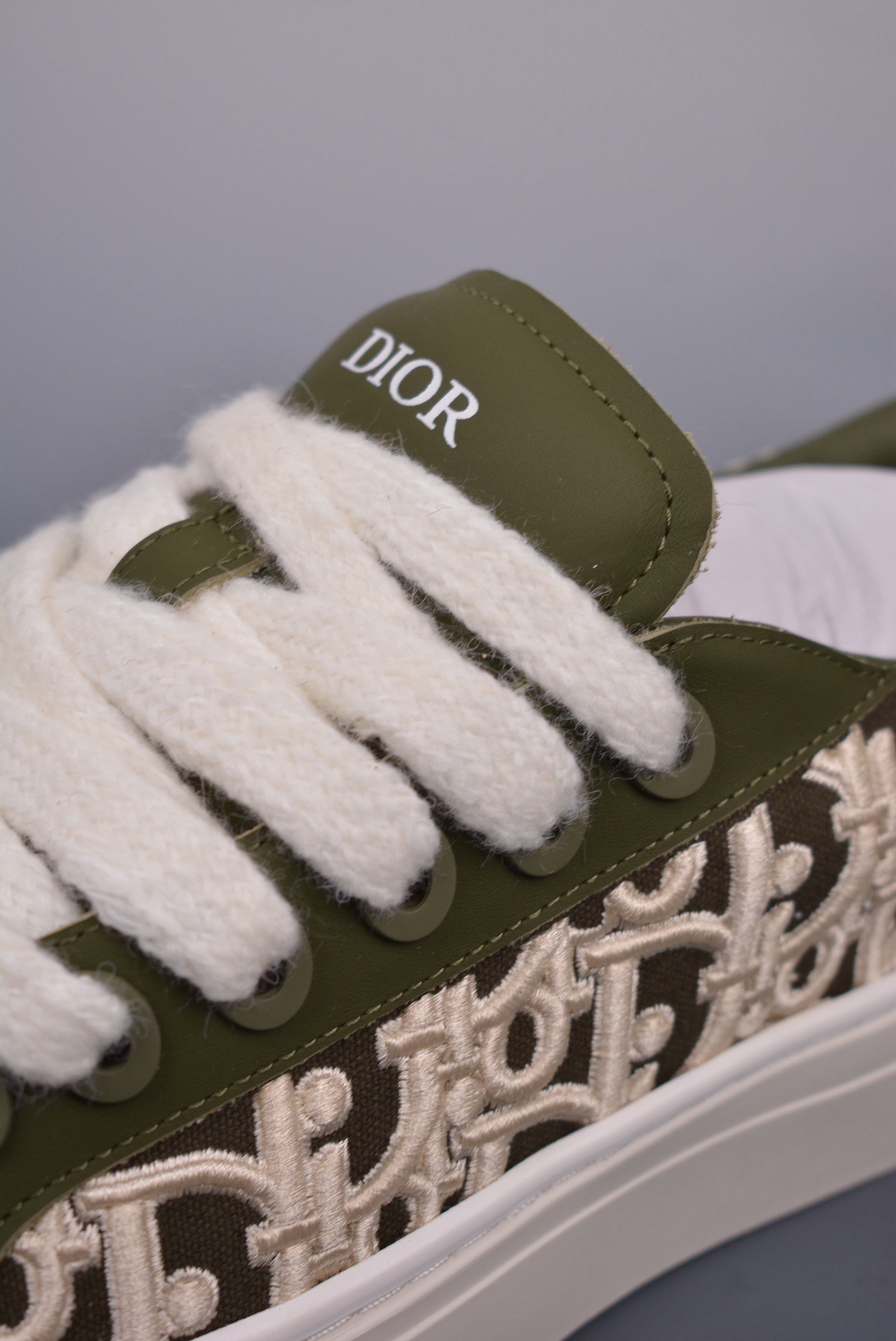 DR B33 SNEAKER